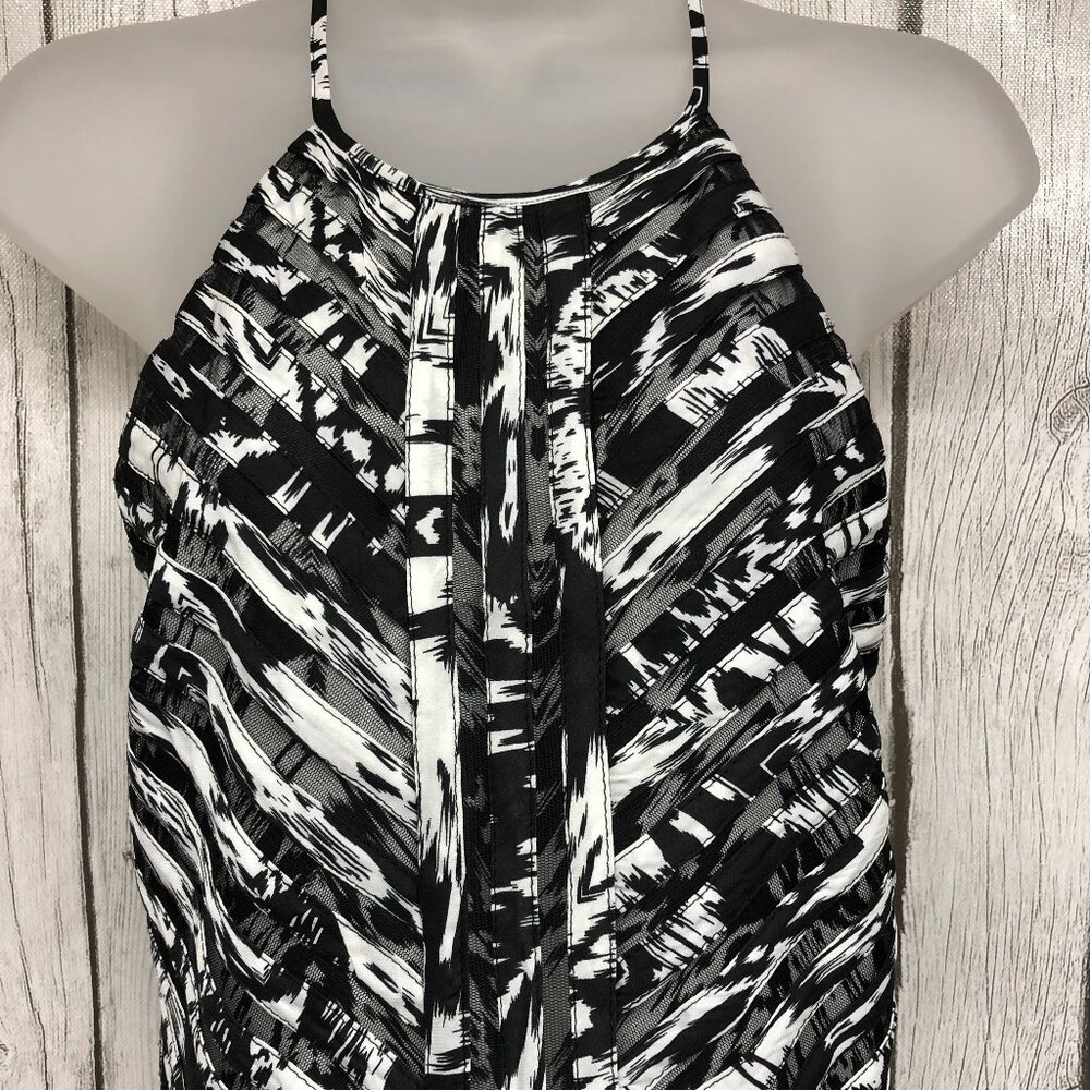 Parker Black and White Cropped Tank Ladies Size Small New With Tags  **. 1022